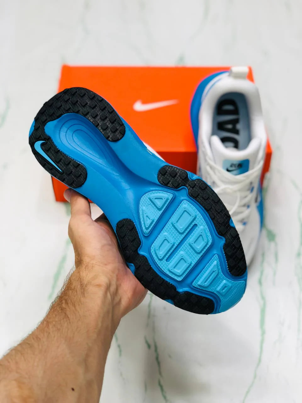 NIKE VERMO 18 WHITE AND BLUE