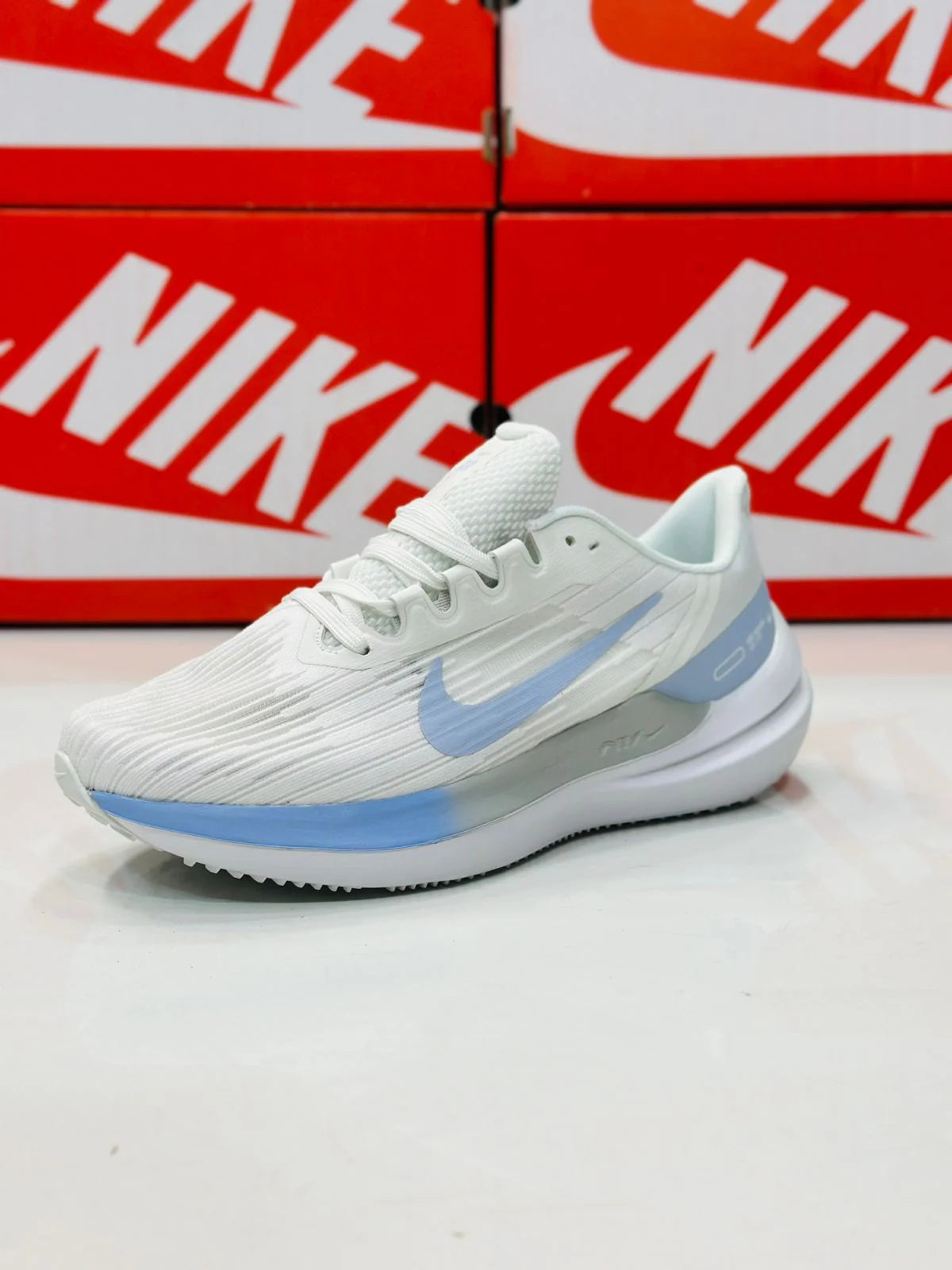 NIKE WINFLO 9 OFF WHITE AND BLUE