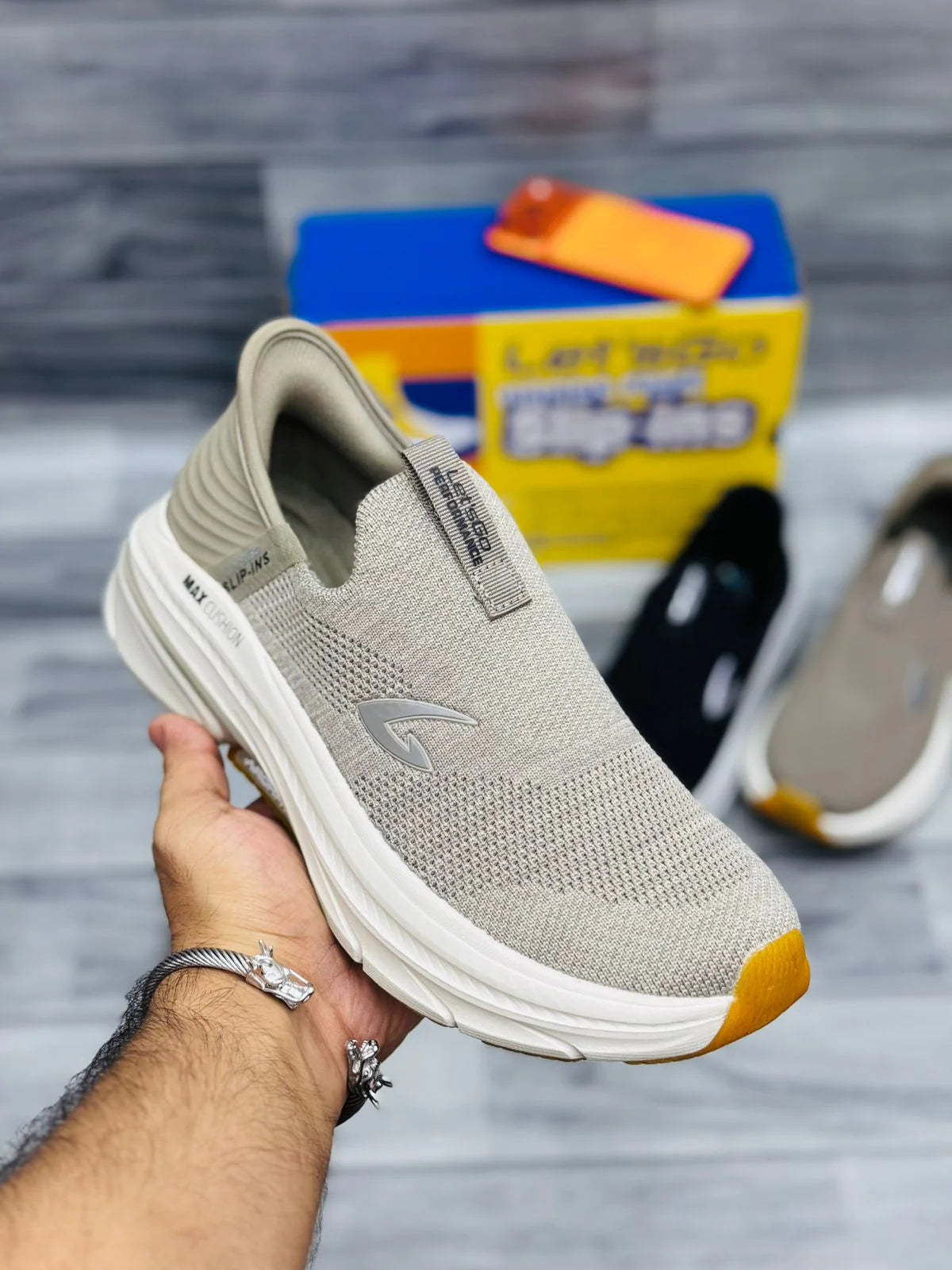 LETS GO SLIP IN ARC FIT SKECHERS KHAKI