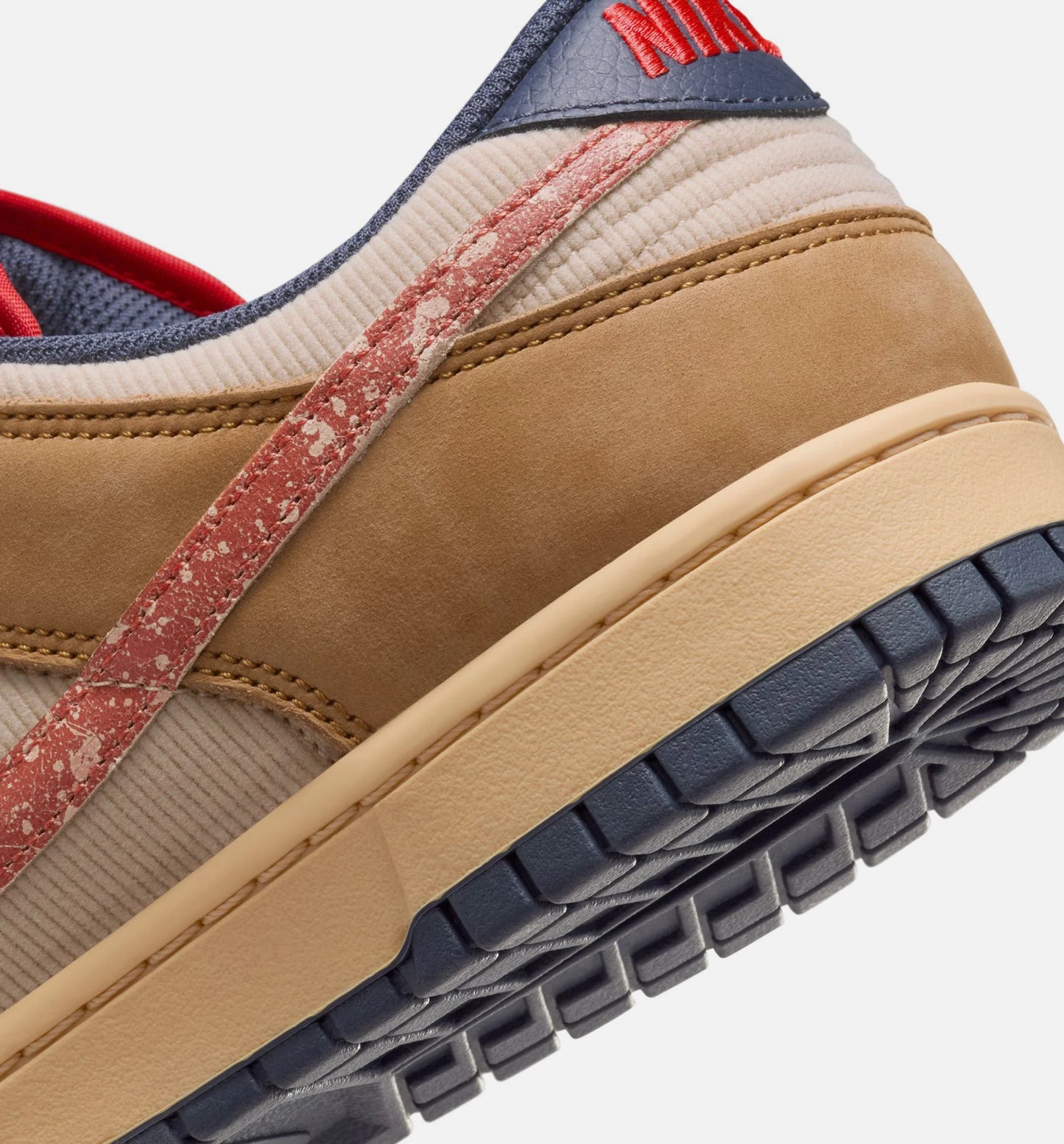 Dunk Low Retro SE Wheat Mens Lifestyle Shoe Wheat Sanddrift Celestial Gold Burnt Sunrise