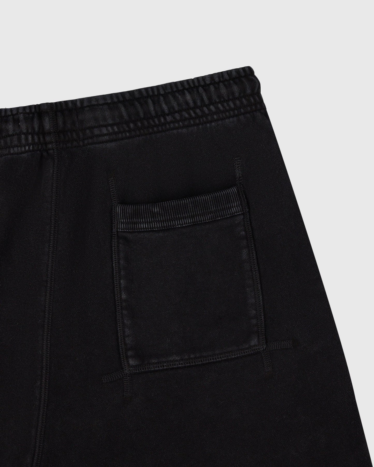 Muskoka Sweatshorts Garment Dyed Black