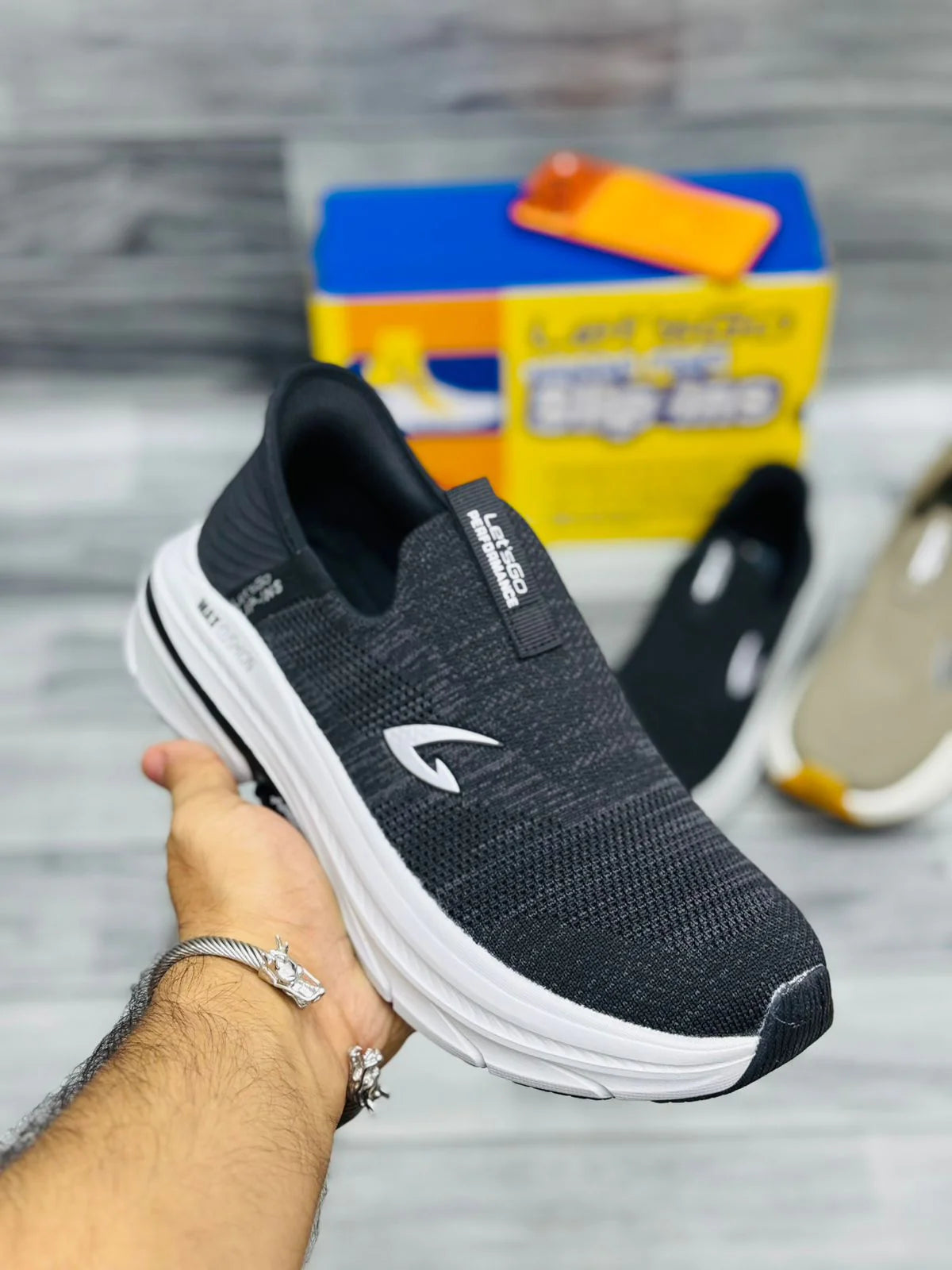 LETS GO SLIP IN ARC FIT SKECHERS BLACK