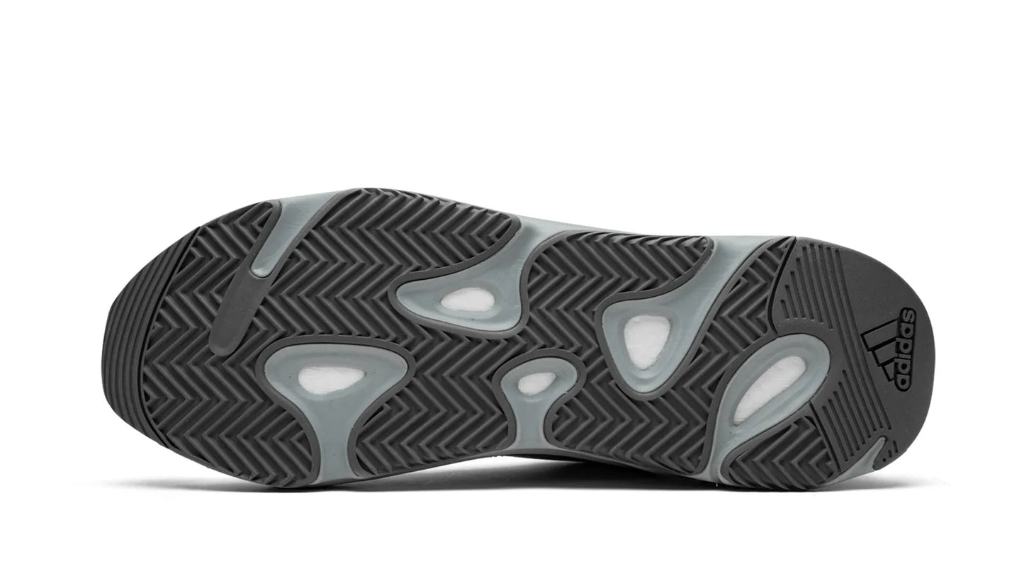 YEEZY BOOST 700 V2 Hospital Blue