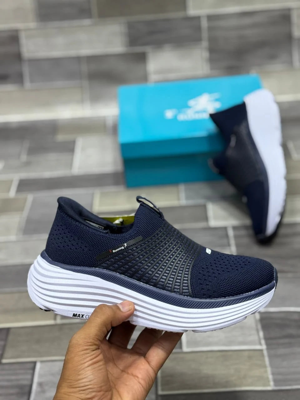 MAX COUSION SLIP INN SKECHERS NAVY BLUE