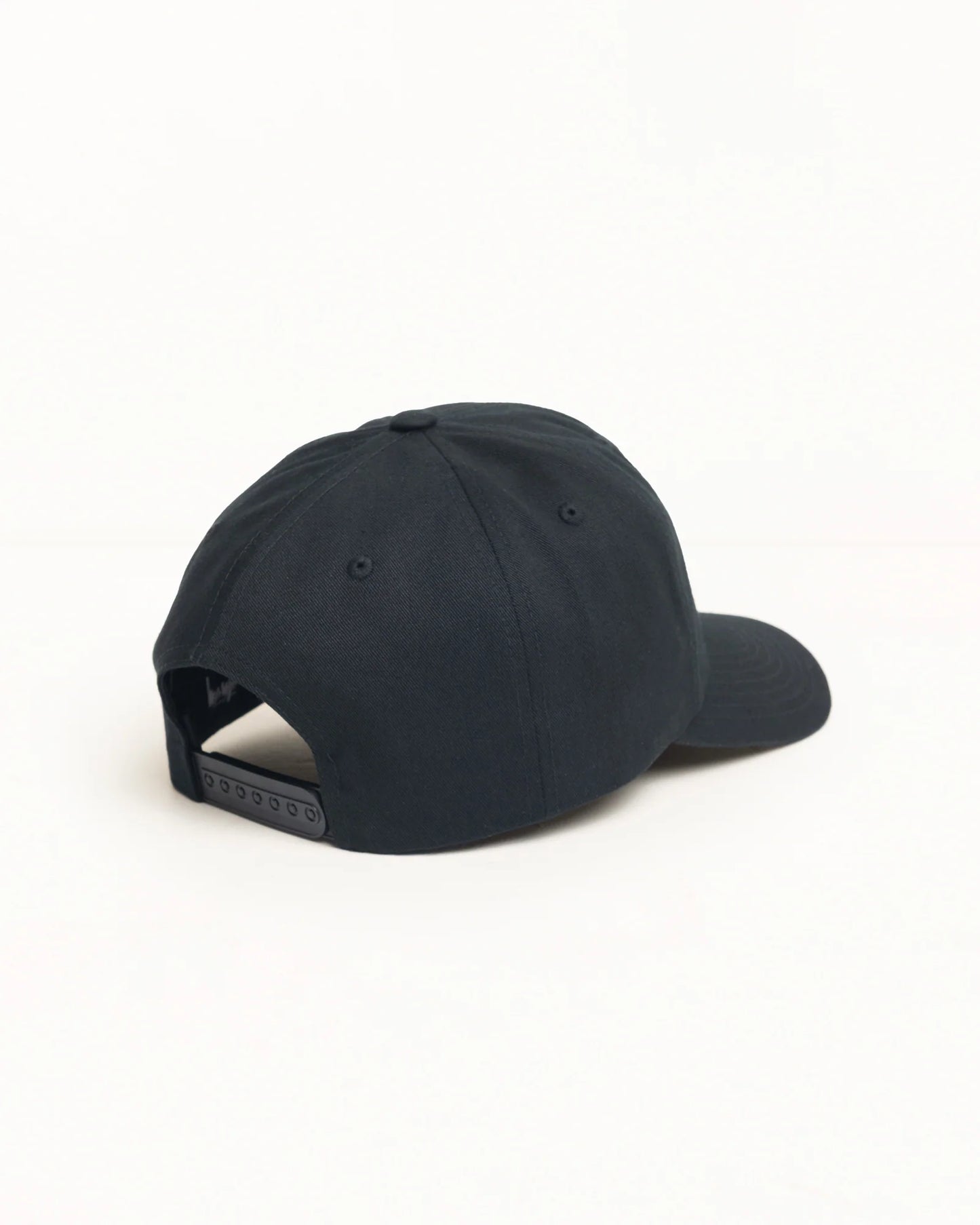 GOTHIC S SNAPBACK CAP