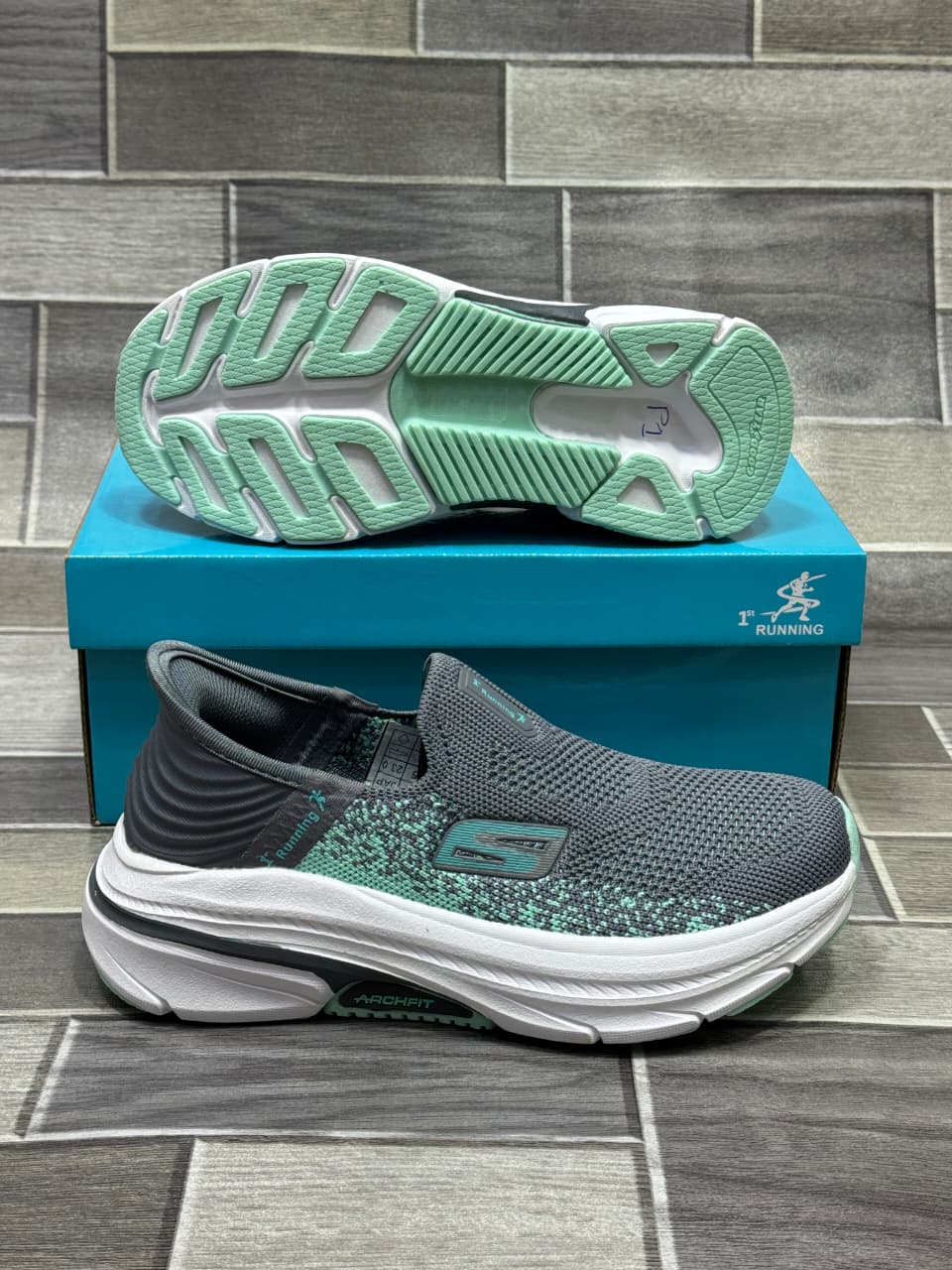 ARCH FIT SLIP ON SKECHERS GRAY