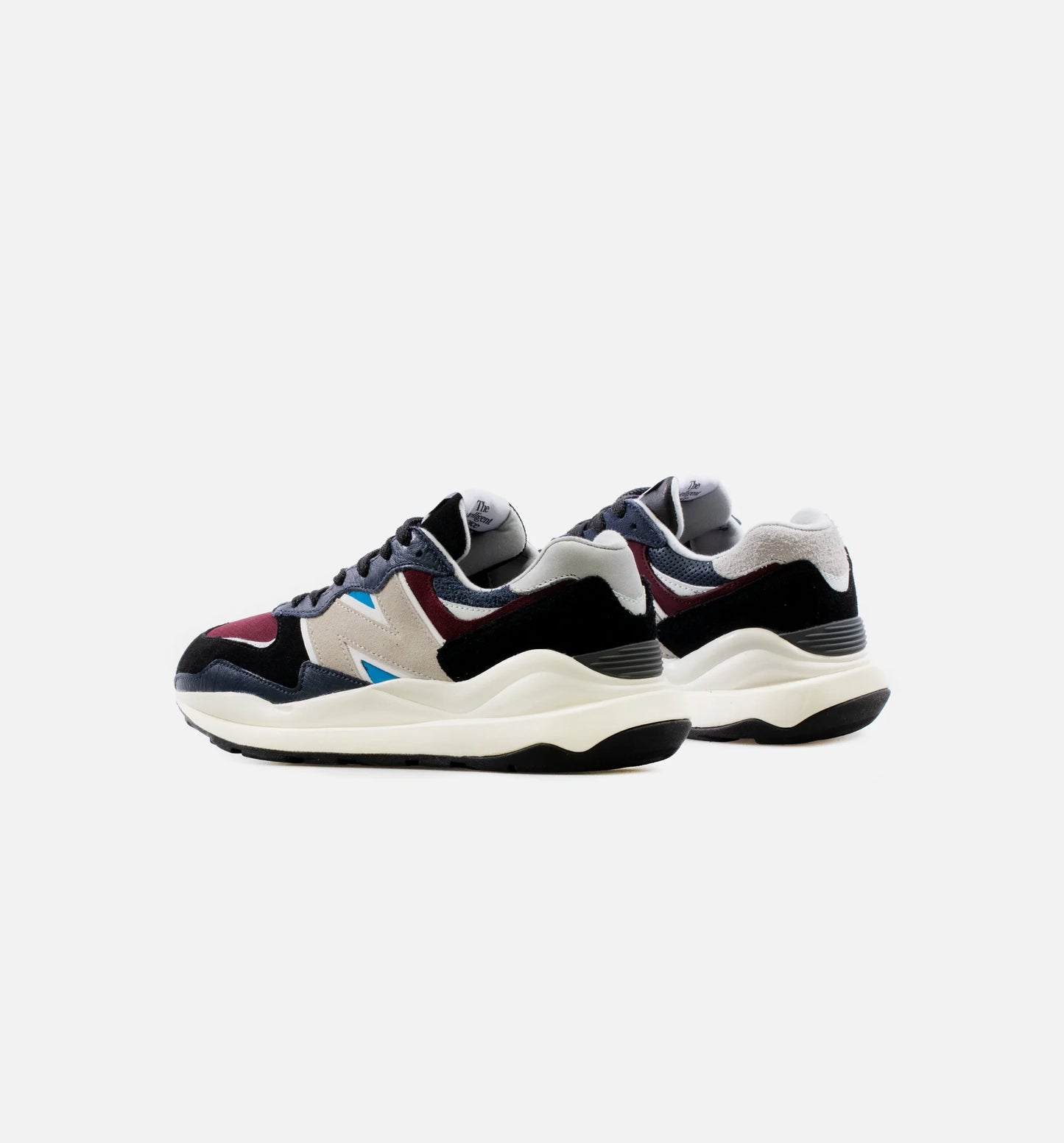 57 40 Mens Lifestyle Shoe Black White