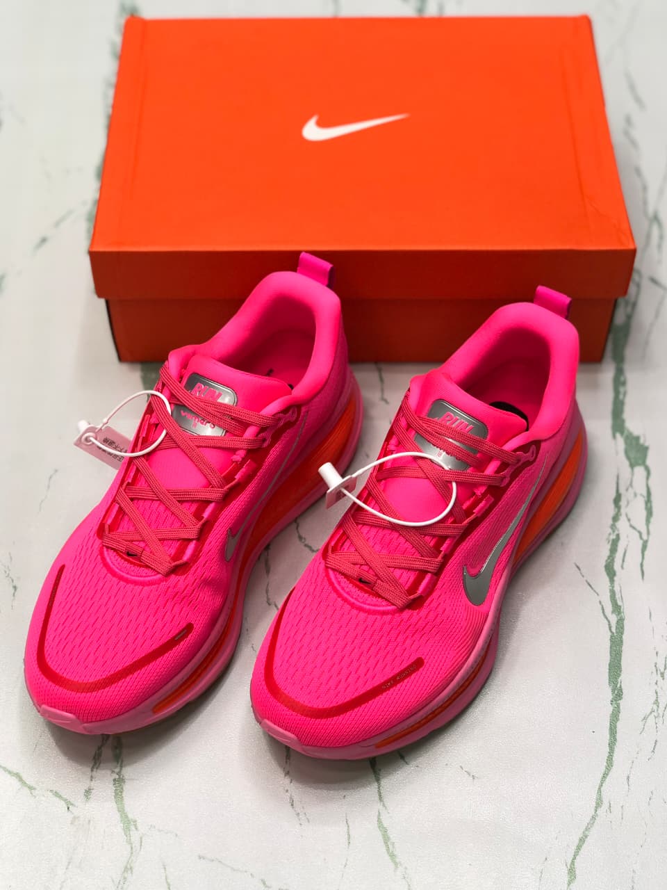NIKE VERMO 18 RED AND PINK