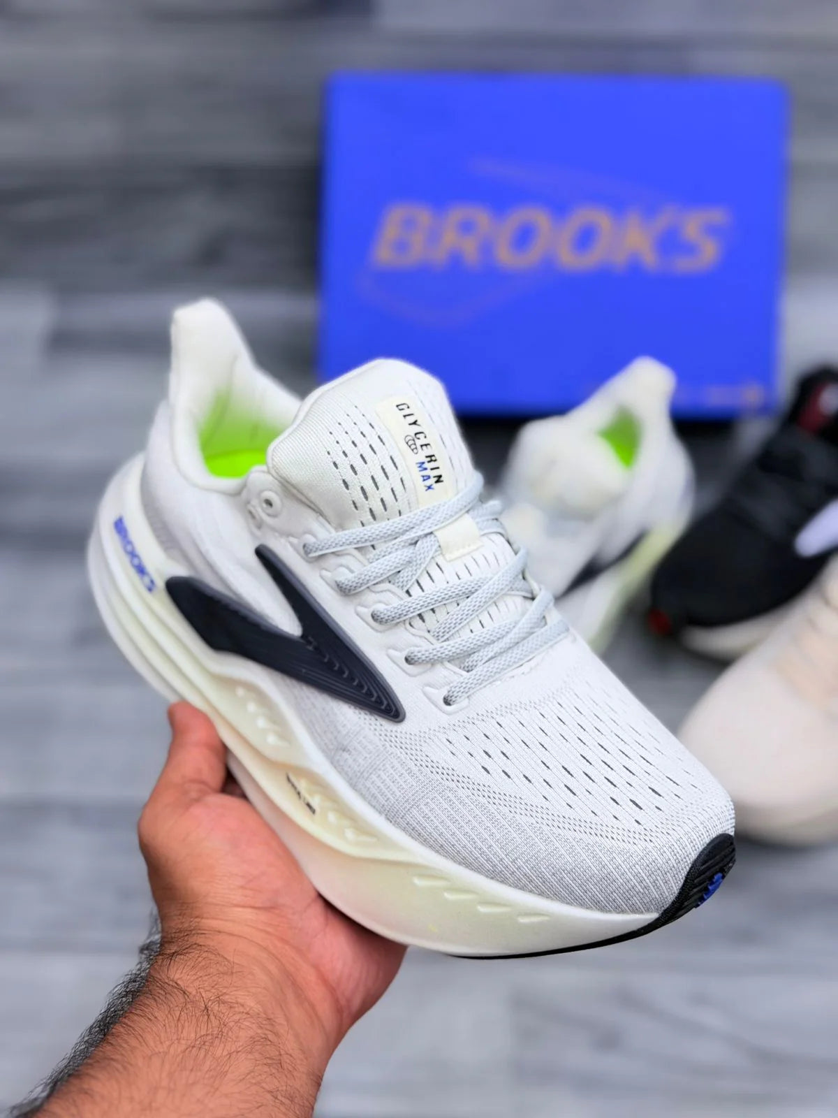 BROOKS GLYCERIN MAX WHITE AND BLACK
