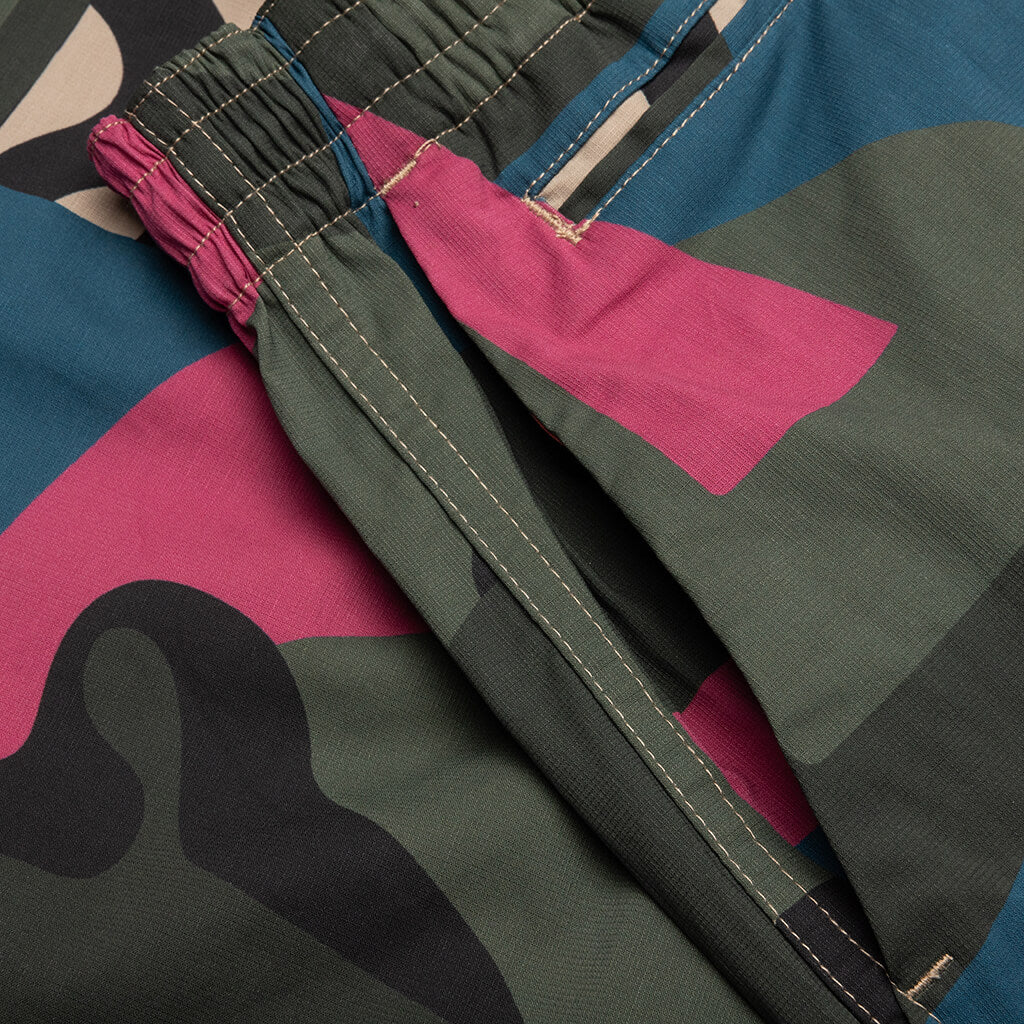 Distorted Camo Shorts Pink