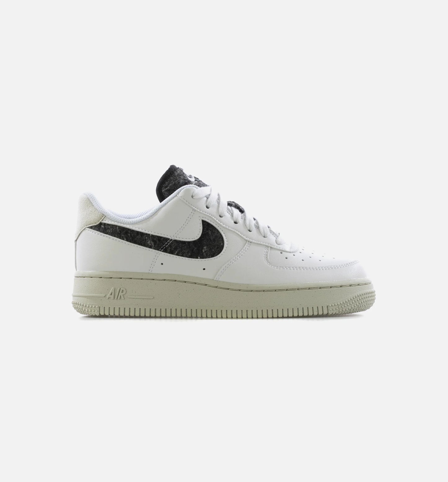 Air Force 1 07 Low SE Womens Lifestyle Shoe White Black