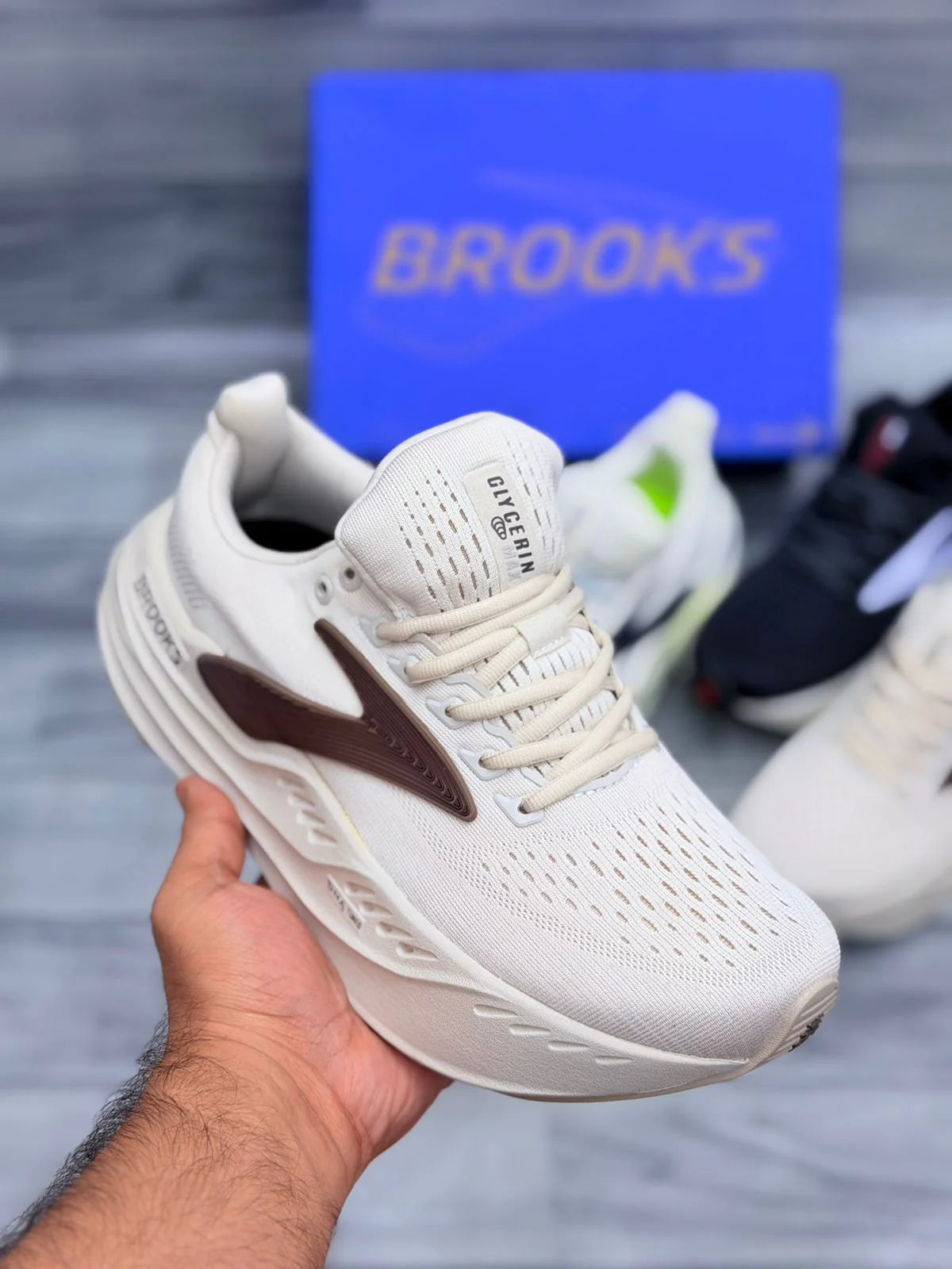 BROOKS GLYCERIN MAX ALMOND