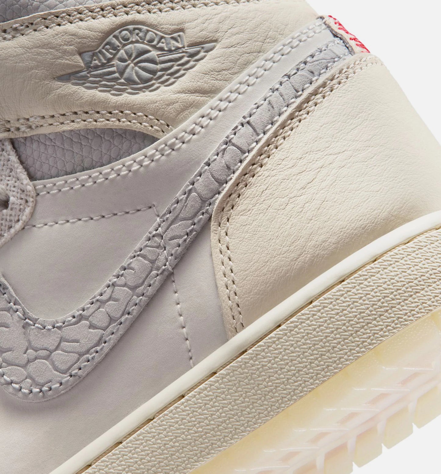 Air Jordan 1 Retro High OG Sail Grade School Lifestyle Shoe Sail University Red Pale Ivory Coconut Milk Phantom